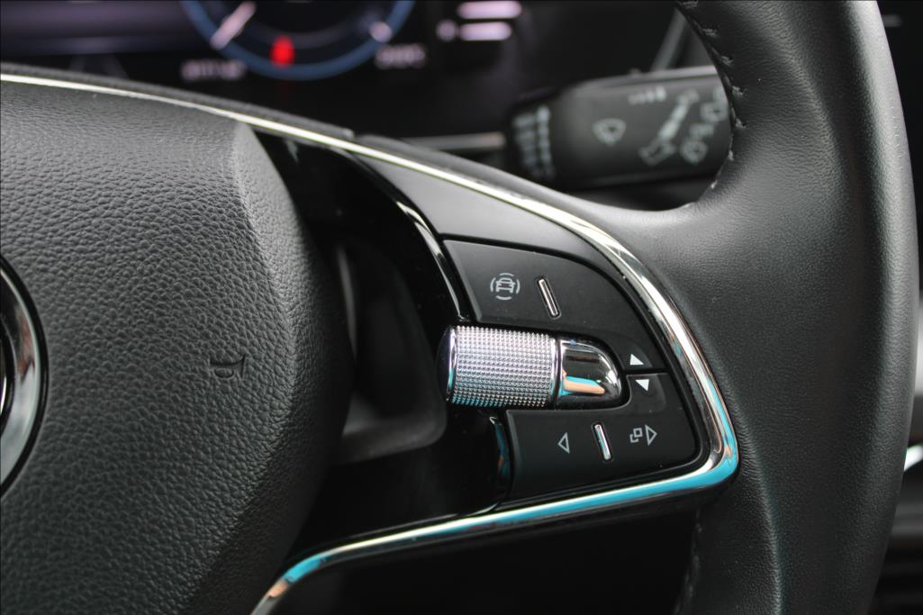2022 – Škoda Octavia – 2,0 TDi  AMBITION, DPH, ČR