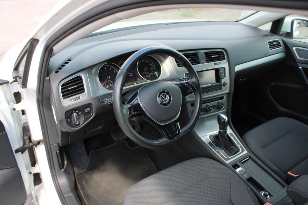 2015 – Volkswagen Golf – 1,2 TSi  DSG, 82.644 km, ČR