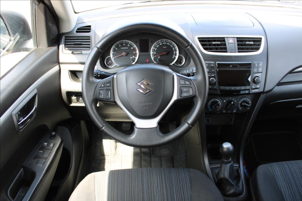 2015 – Suzuki Swift – 1,2 i  4 x 4, SERVISKA