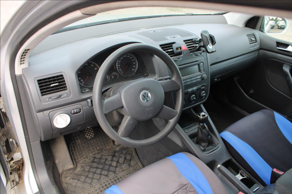 2004 – Volkswagen Golf – 1,4 i  DIG. KLIMA, ČR