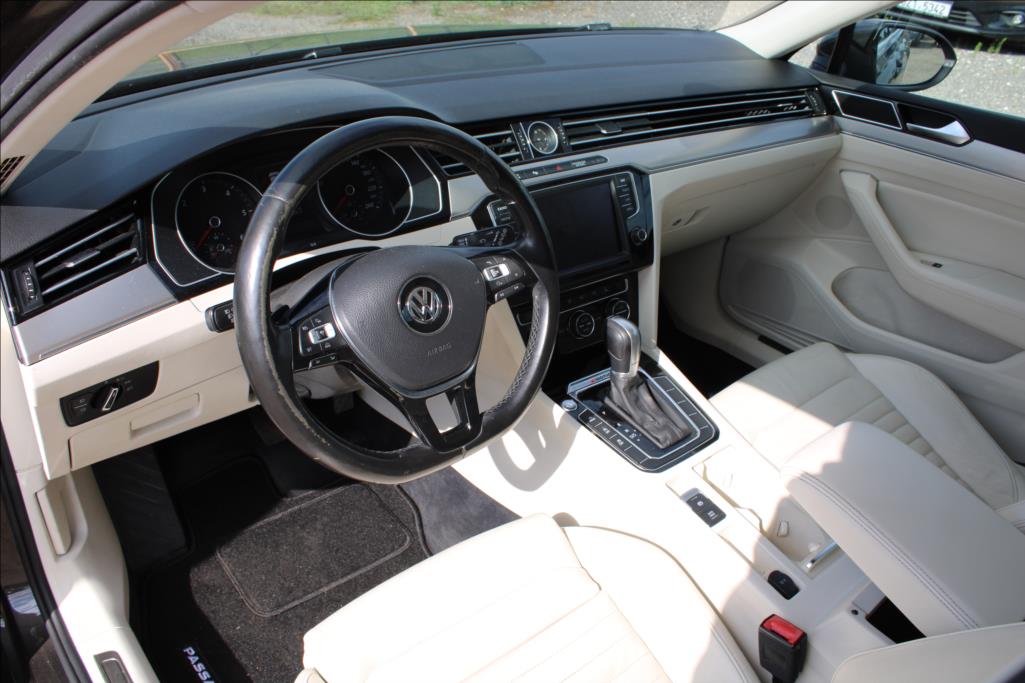 2015 – Volkswagen Passat – 2,0 TDi  HIGHLINE, 4 x 4, DSG