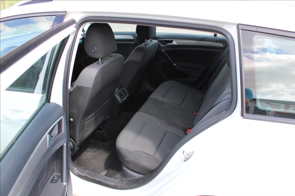 2015 – Volkswagen Golf – 1,2 TSi  DSG, 82.644 km, ČR