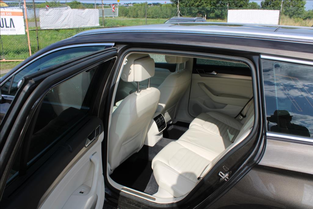2015 – Volkswagen Passat – 2,0 TDi  HIGHLINE, 4 x 4, DSG