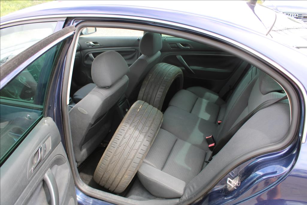 2004 – Škoda Superb – 1,8 T  DIG.KLIMA, TAŽNÉ