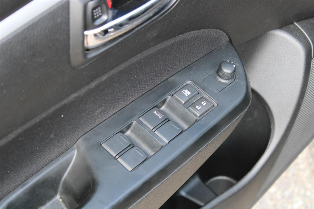 2015 – Suzuki Swift – 1,2 i  4 x 4, SERVISKA