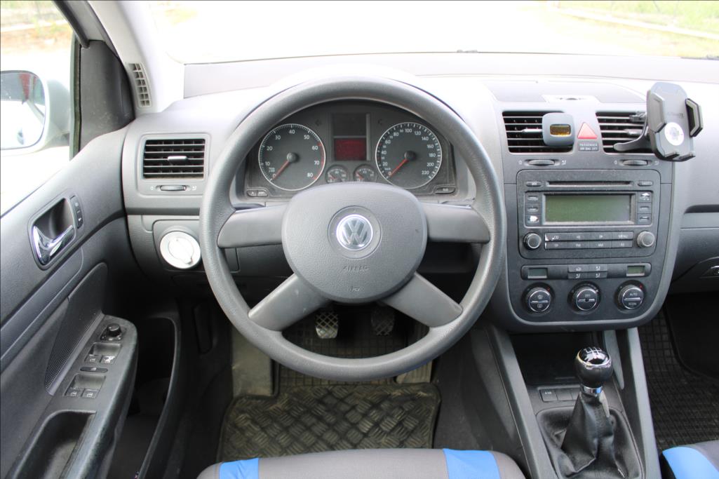 2004 – Volkswagen Golf – 1,4 i  DIG. KLIMA, ČR