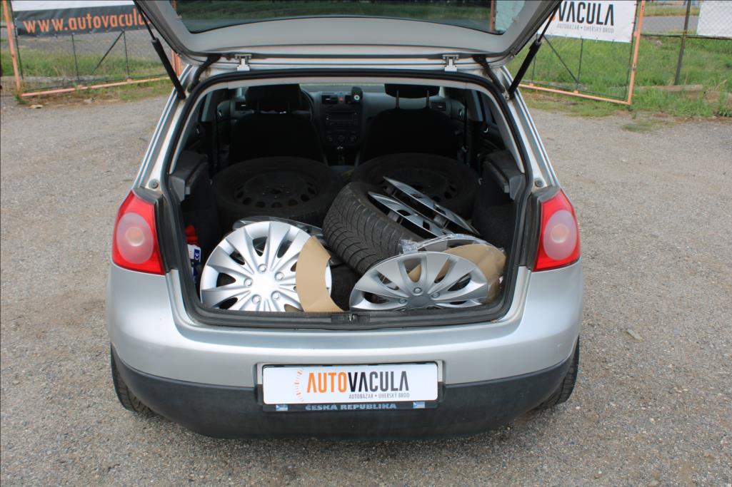 2004 – Volkswagen Golf – 1,4 i  DIG. KLIMA, ČR