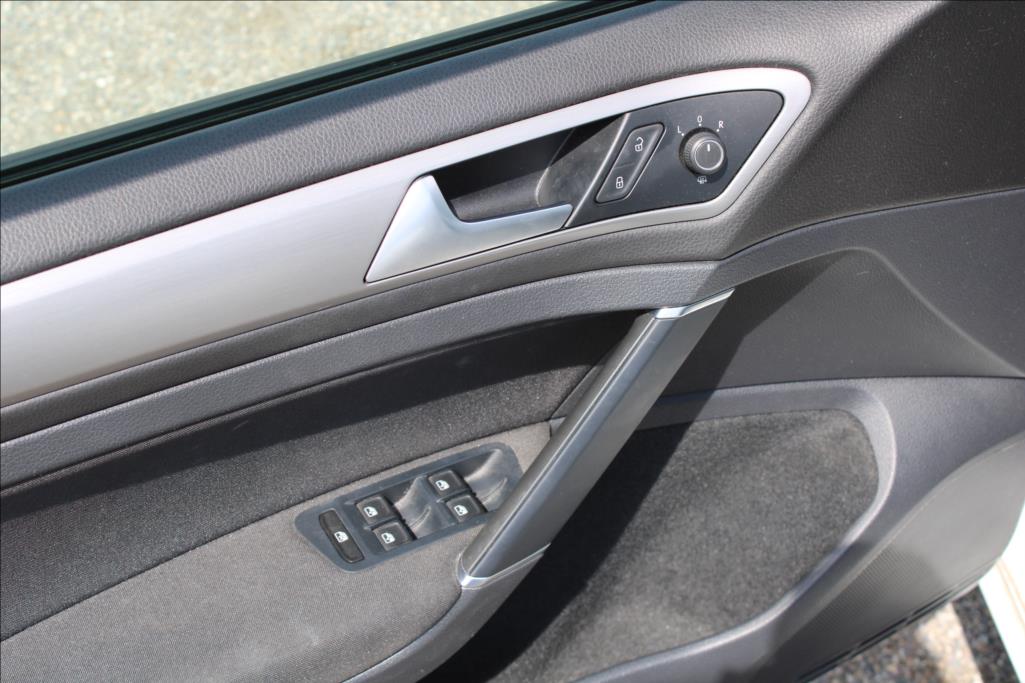 2015 – Volkswagen Golf – 1,2 TSi  DSG, 82.644 km, ČR