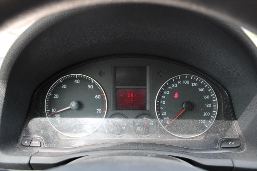 2004 – Volkswagen Golf – 1,4 i  DIG. KLIMA, ČR