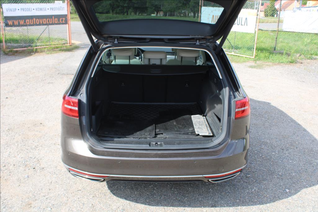 2015 – Volkswagen Passat – 2,0 TDi  HIGHLINE, 4 x 4, DSG