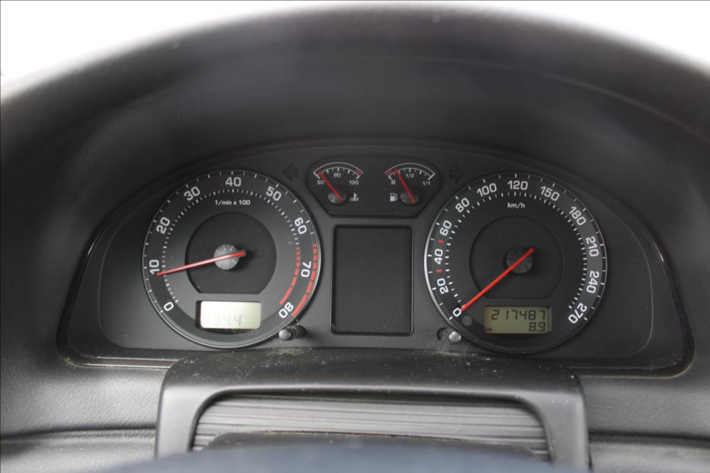 2004 – Škoda Superb – 1,8 T  DIG.KLIMA, TAŽNÉ