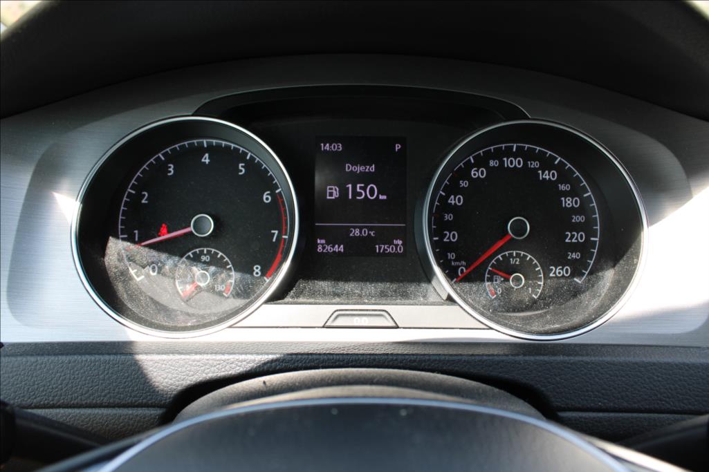 2015 – Volkswagen Golf – 1,2 TSi  DSG, 82.644 km, ČR