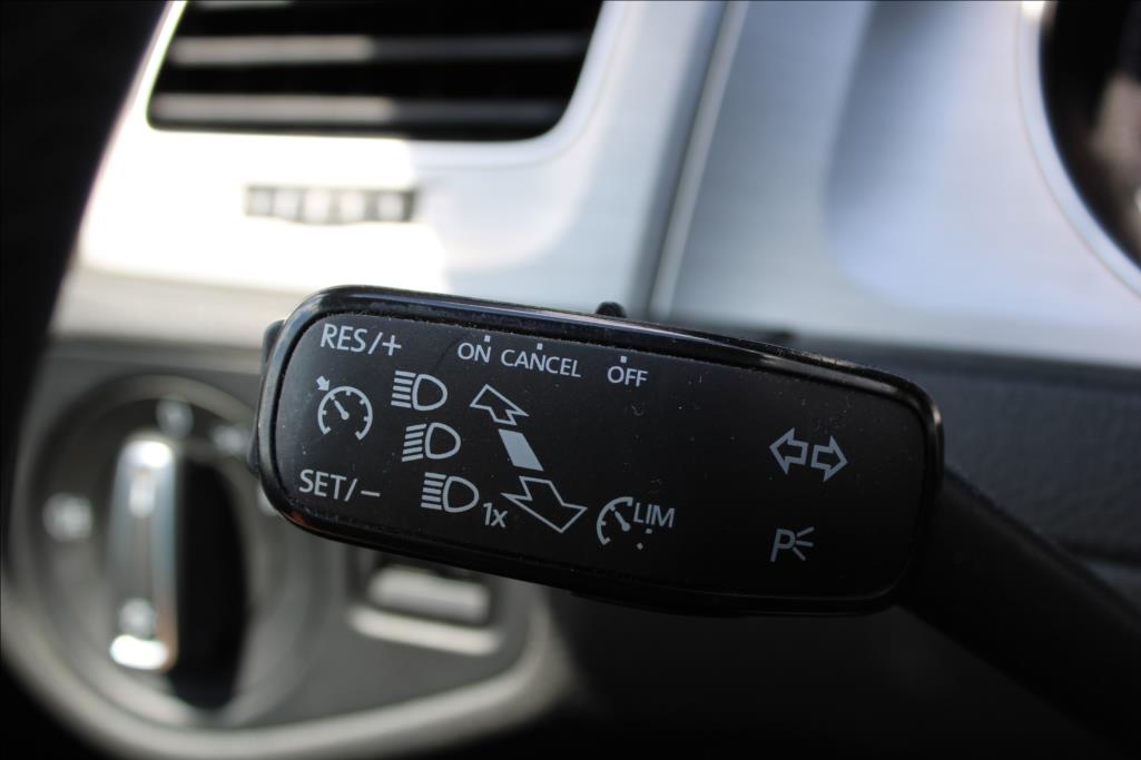 2015 – Volkswagen Golf – 1,2 TSi  DSG, 82.644 km, ČR