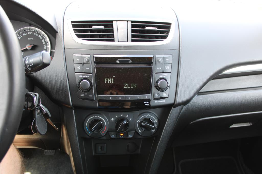 2015 – Suzuki Swift – 1,2 i  4 x 4, SERVISKA
