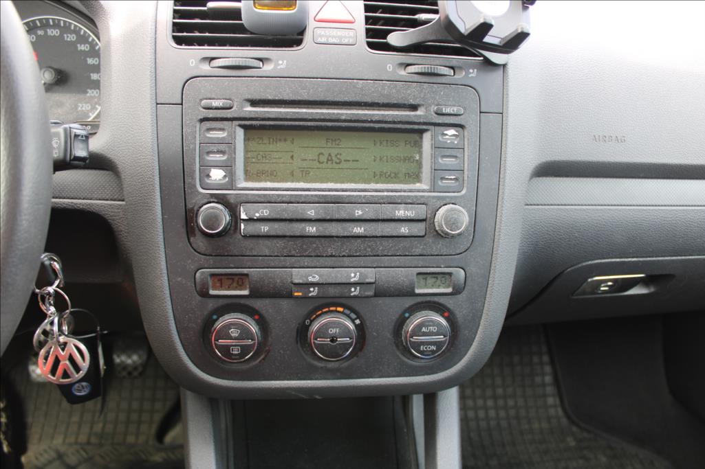 2004 – Volkswagen Golf – 1,4 i  DIG. KLIMA, ČR