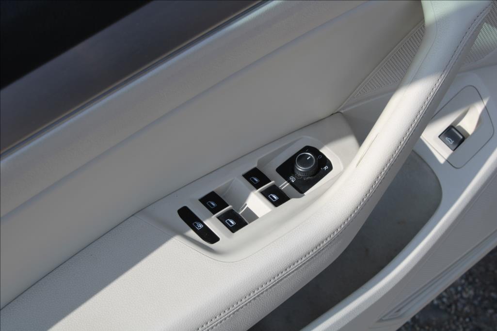 2015 – Volkswagen Passat – 2,0 TDi  HIGHLINE, 4 x 4, DSG