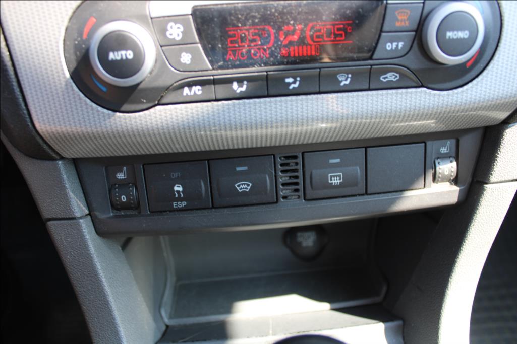 2007 – Ford Focus – 1,8 i  STK 11/2027, VÝHŘEVY
