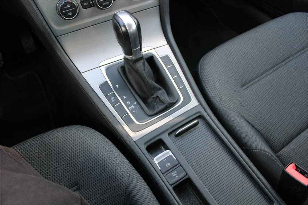 2015 – Volkswagen Golf – 1,2 TSi  DSG, 82.644 km, ČR