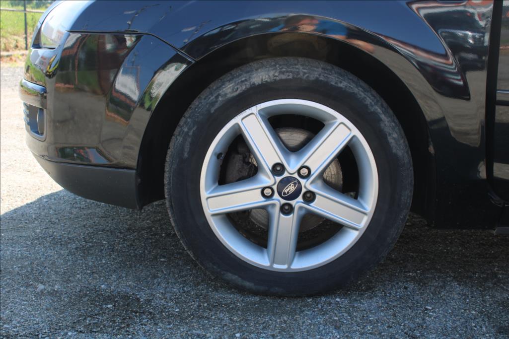 2007 – Ford Focus – 1,8 i  STK 11/2027, VÝHŘEVY