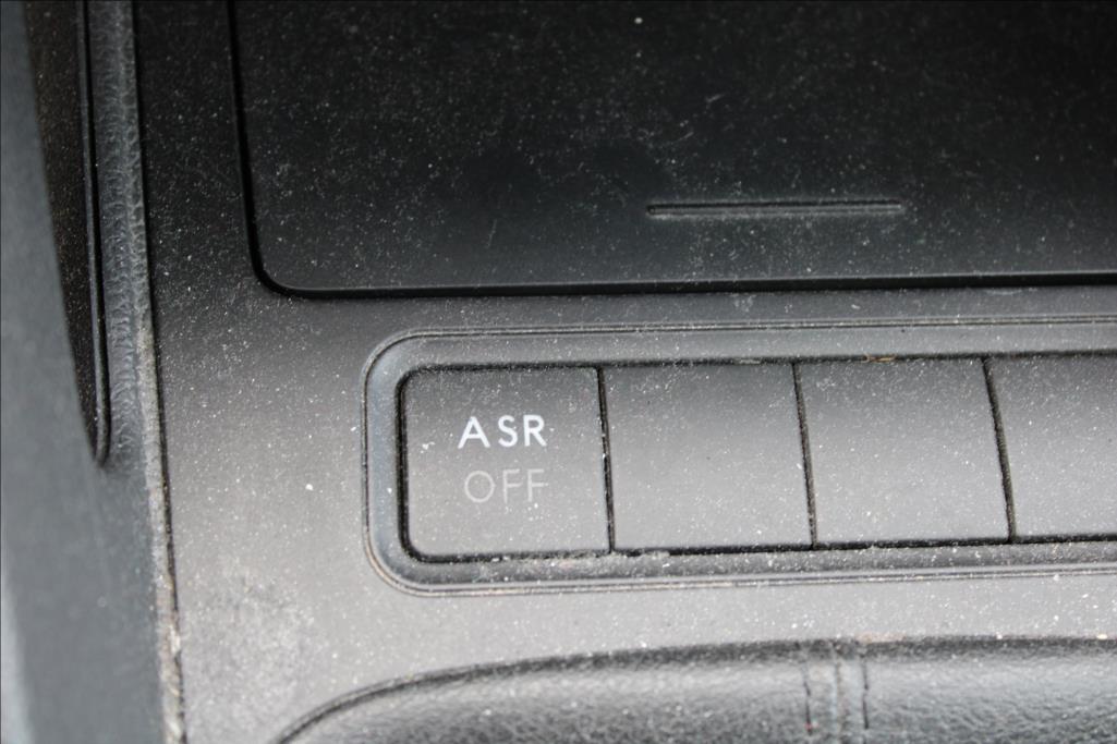 2004 – Volkswagen Golf – 1,4 i  DIG. KLIMA, ČR