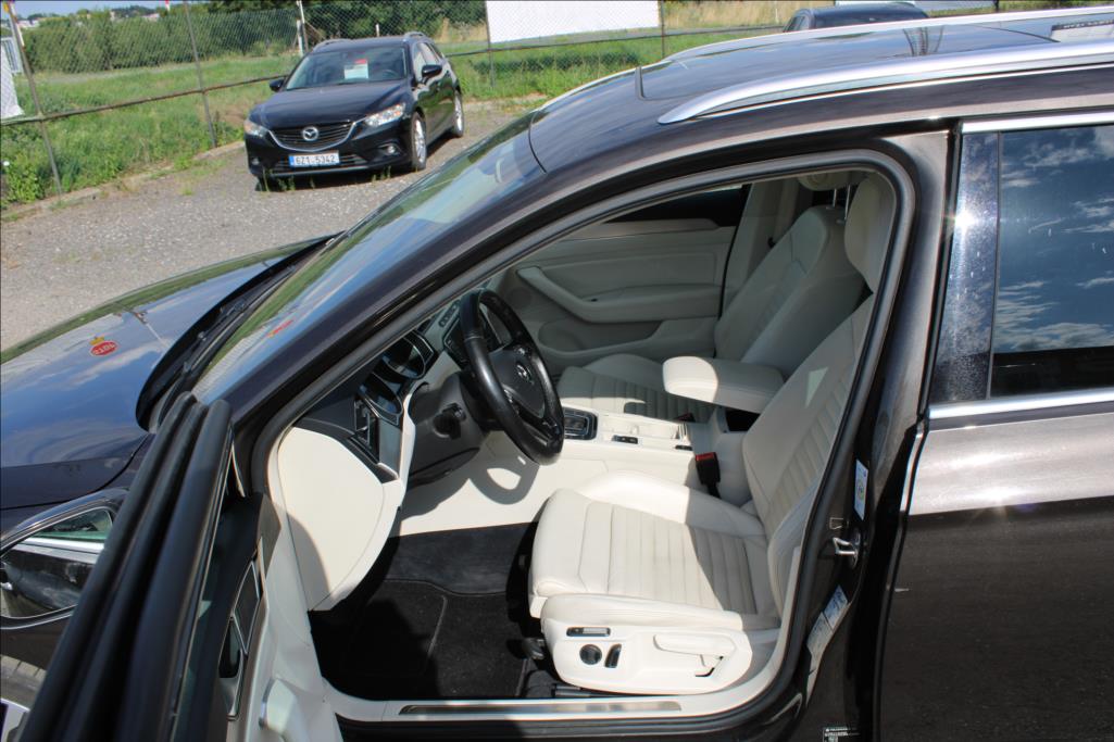 2015 – Volkswagen Passat – 2,0 TDi  HIGHLINE, 4 x 4, DSG