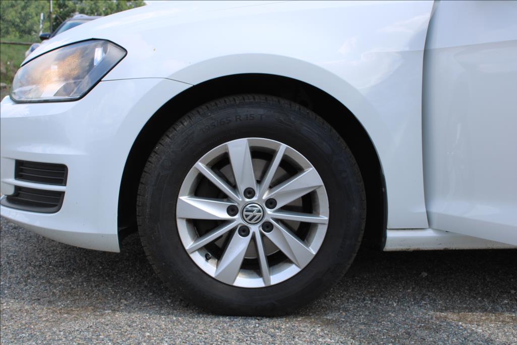 2015 – Volkswagen Golf – 1,2 TSi  DSG, 82.644 km, ČR
