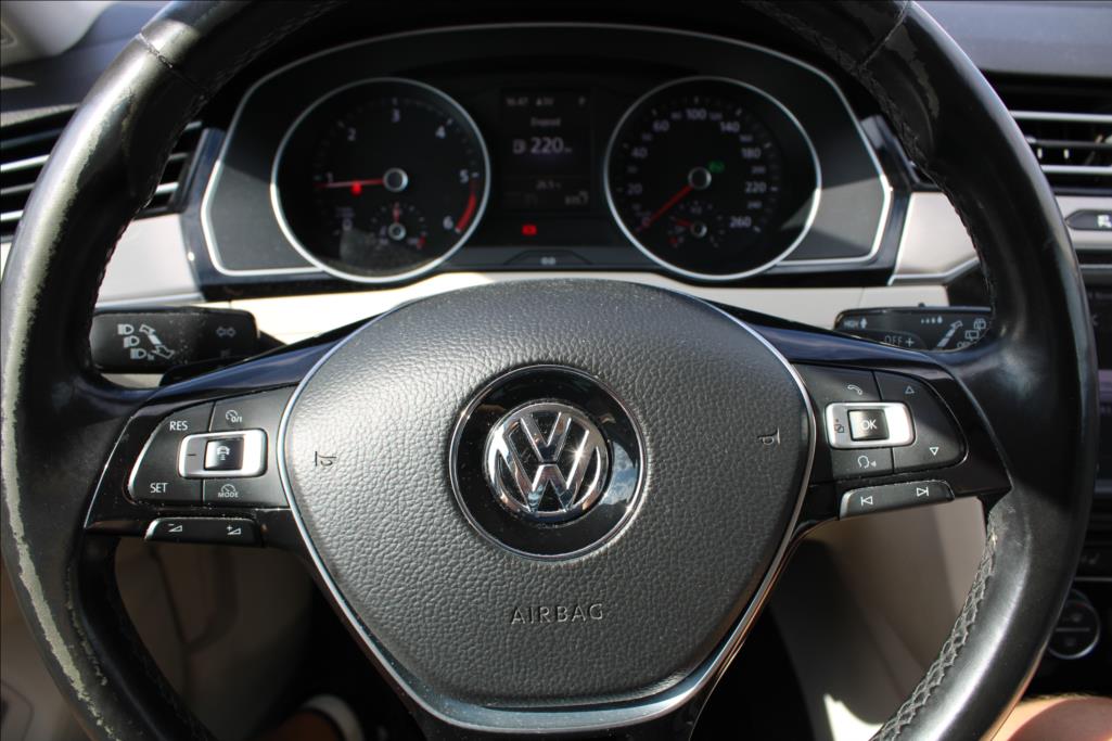 2015 – Volkswagen Passat – 2,0 TDi  HIGHLINE, 4 x 4, DSG