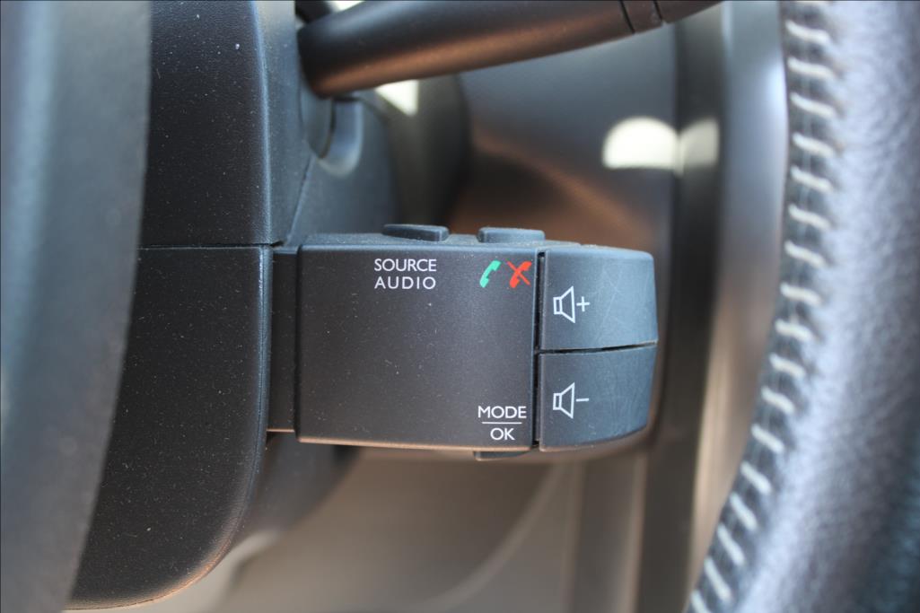 2014 – Dacia Duster – 1,2 Tce  29.998 km, NAVIGACE