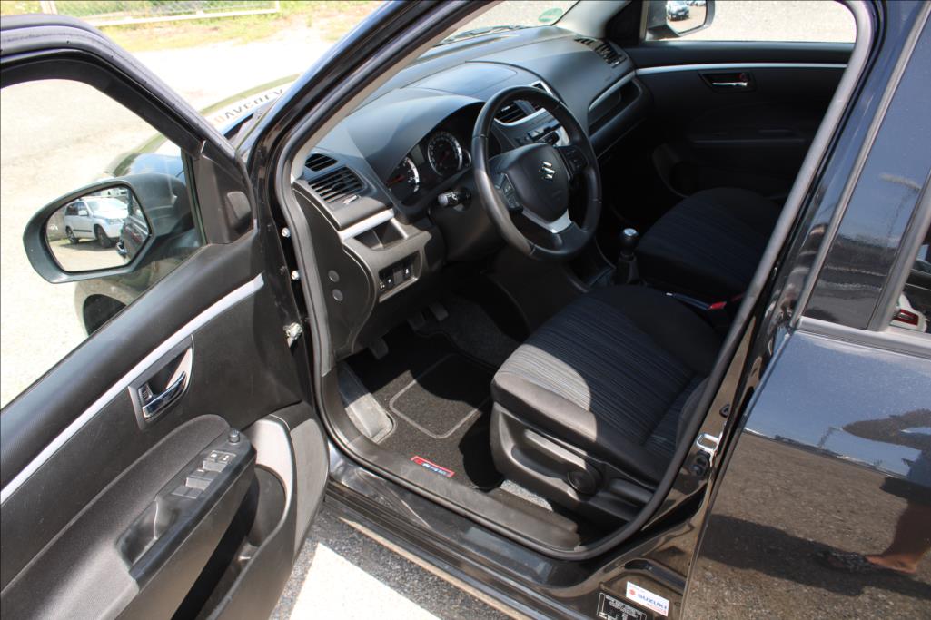 2015 – Suzuki Swift – 1,2 i  4 x 4, SERVISKA