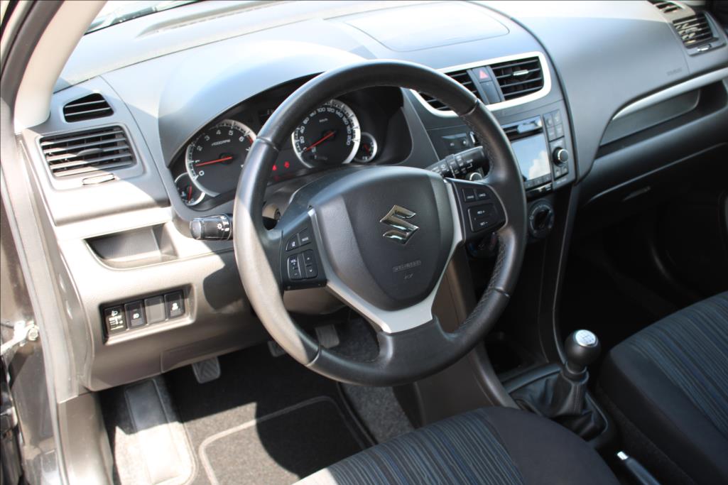 2015 – Suzuki Swift – 1,2 i  4 x 4, SERVISKA