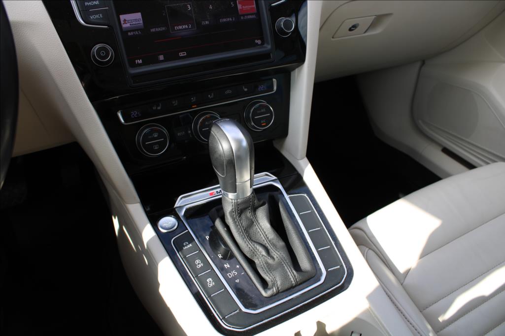 2015 – Volkswagen Passat – 2,0 TDi  HIGHLINE, 4 x 4, DSG