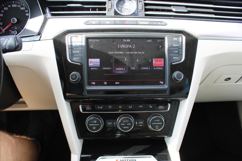 2015 – Volkswagen Passat – 2,0 TDi  HIGHLINE, 4 x 4, DSG