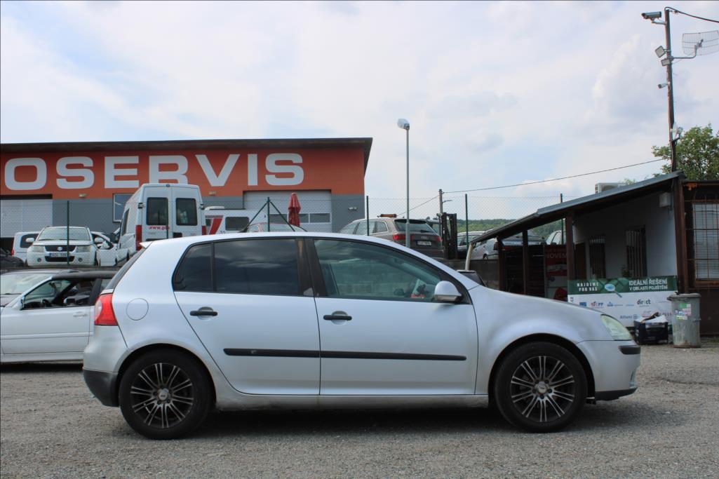 2004 – Volkswagen Golf – 1,4 i  DIG. KLIMA, ČR