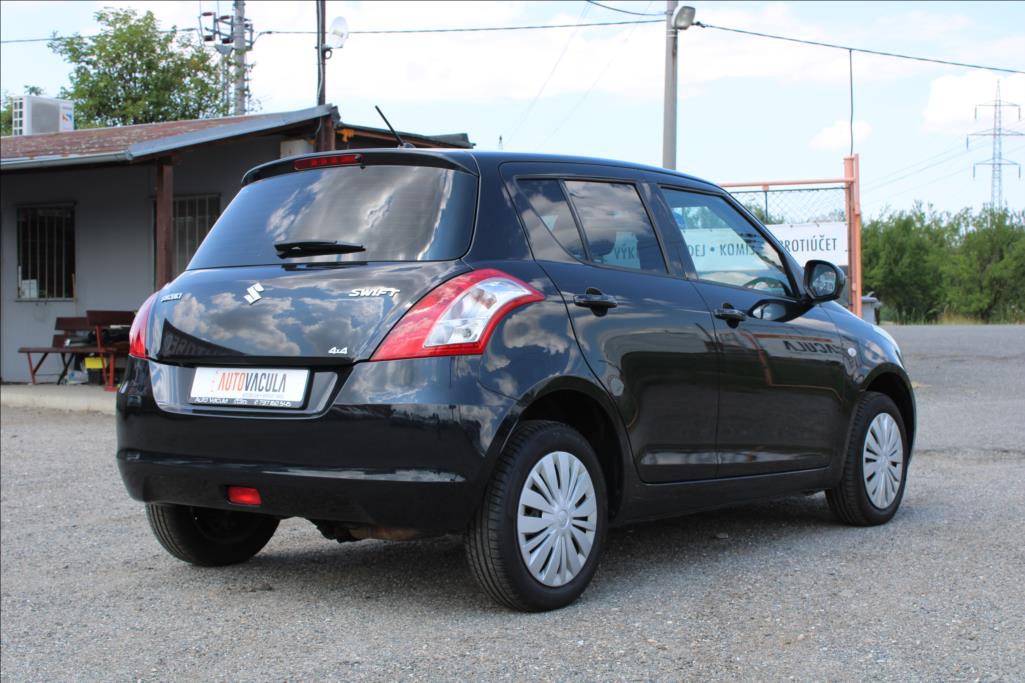 2015 – Suzuki Swift – 1,2 i  4 x 4, SERVISKA