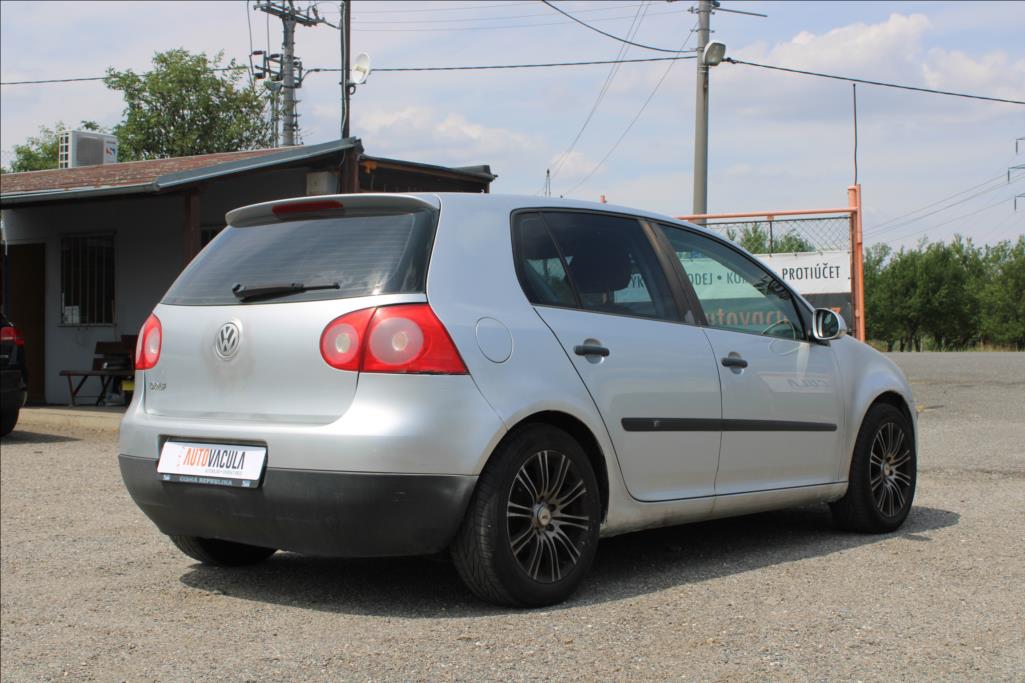 2004 – Volkswagen Golf – 1,4 i  DIG. KLIMA, ČR