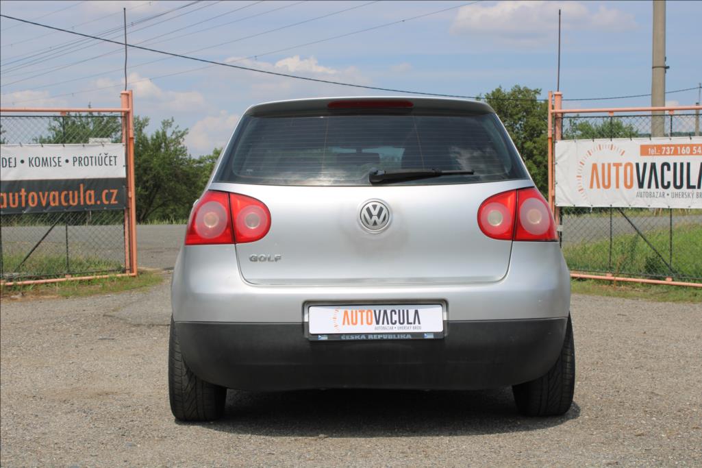2004 – Volkswagen Golf – 1,4 i  DIG. KLIMA, ČR