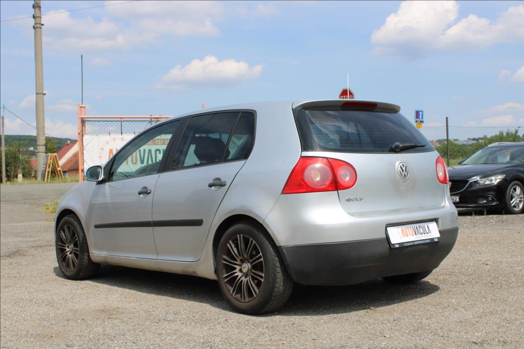 2004 – Volkswagen Golf – 1,4 i  DIG. KLIMA, ČR