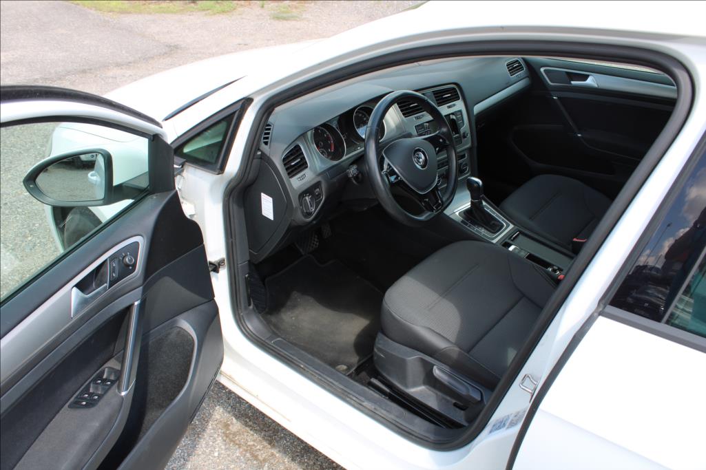 2015 – Volkswagen Golf – 1,2 TSi  DSG, 82.644 km, ČR