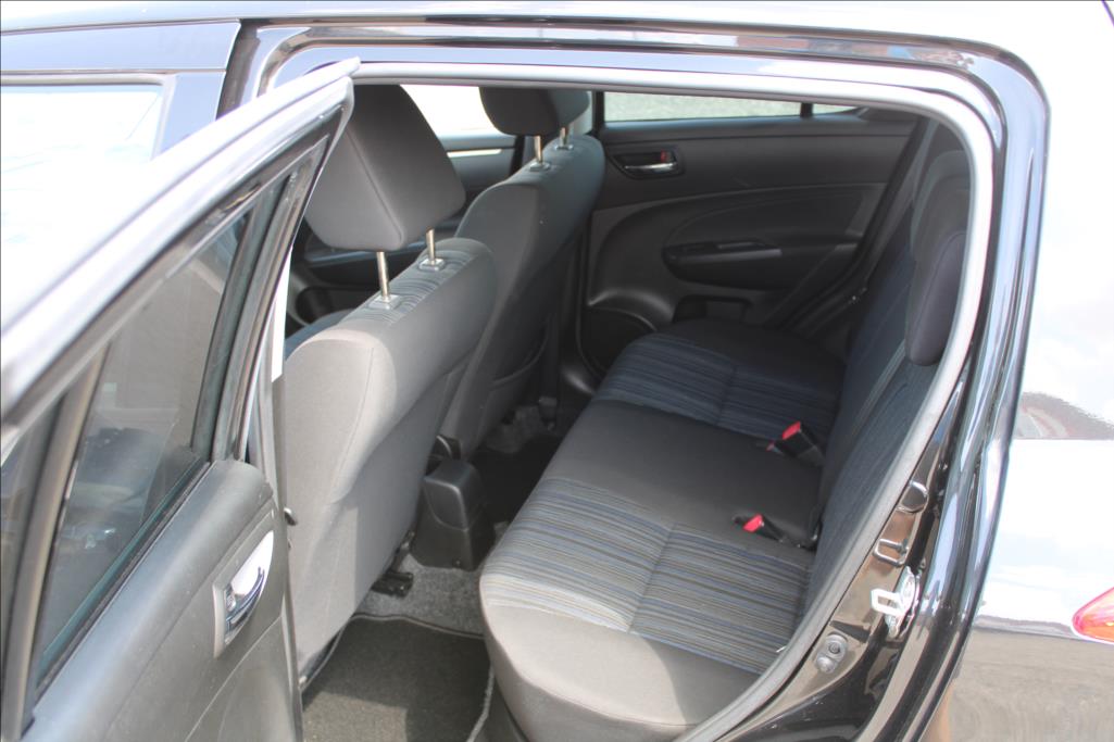 2015 – Suzuki Swift – 1,2 i  4 x 4, SERVISKA