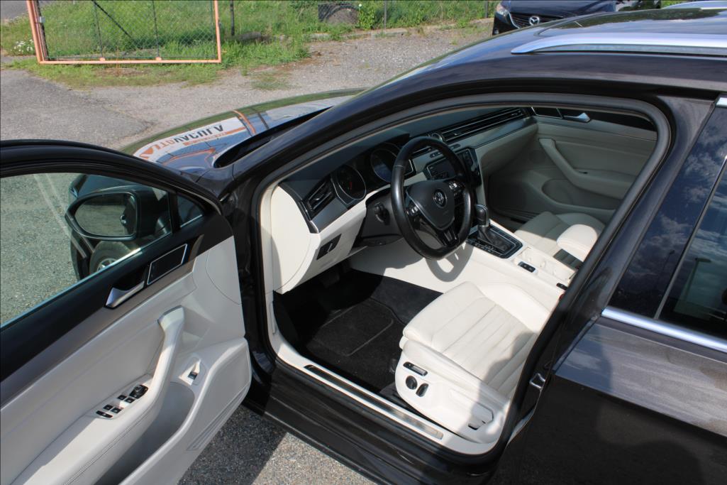 2015 – Volkswagen Passat – 2,0 TDi  HIGHLINE, 4 x 4, DSG
