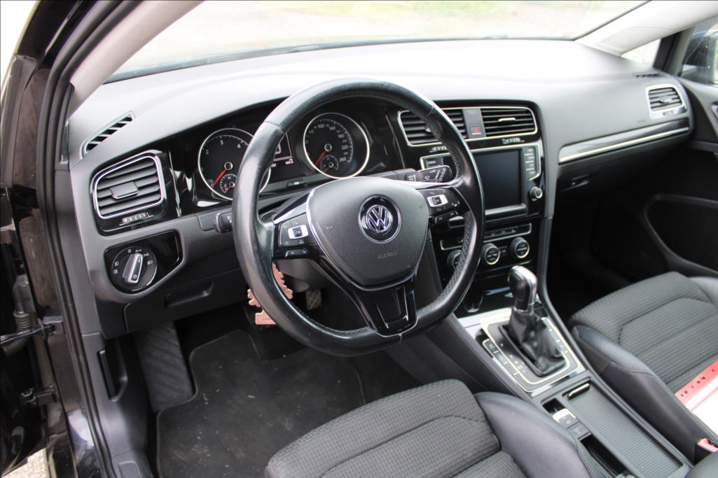 2014 – Volkswagen Golf – 2,0 TDi  XENONY, AUTOMAT