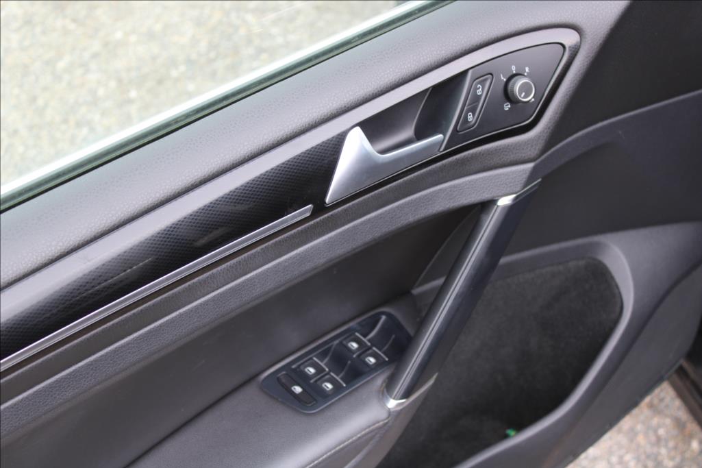 2014 – Volkswagen Golf – 2,0 TDi  XENONY, AUTOMAT