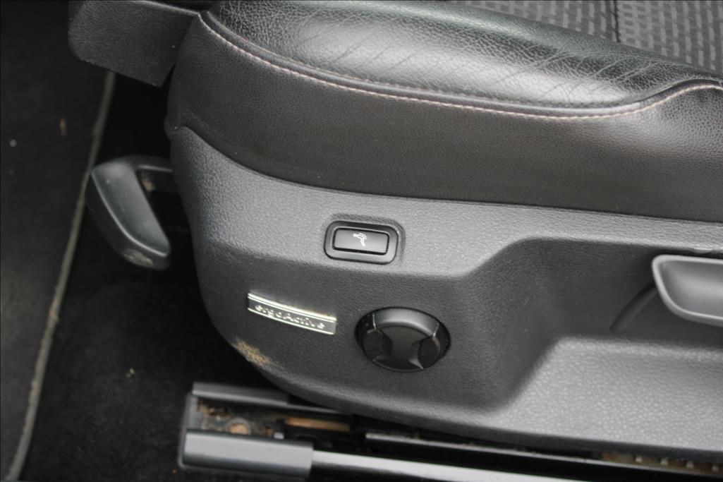 2014 – Volkswagen Golf – 2,0 TDi  XENONY, AUTOMAT