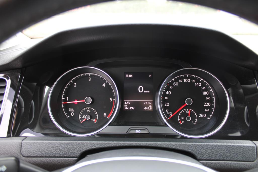 2014 – Volkswagen Golf – 2,0 TDi  XENONY, AUTOMAT