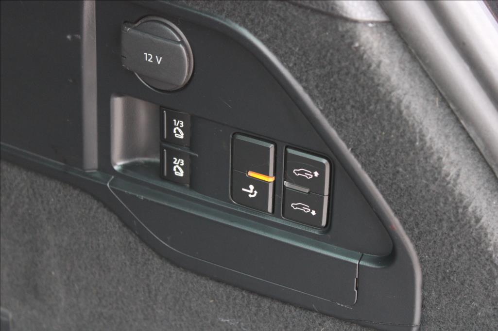 2012 – Volkswagen Touareg – 3,0 TDi  4 x 4, AUTOMAT, DPH