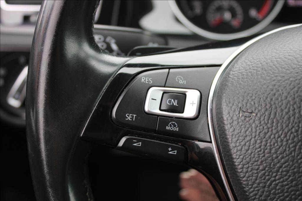 2014 – Volkswagen Golf – 2,0 TDi  XENONY, AUTOMAT