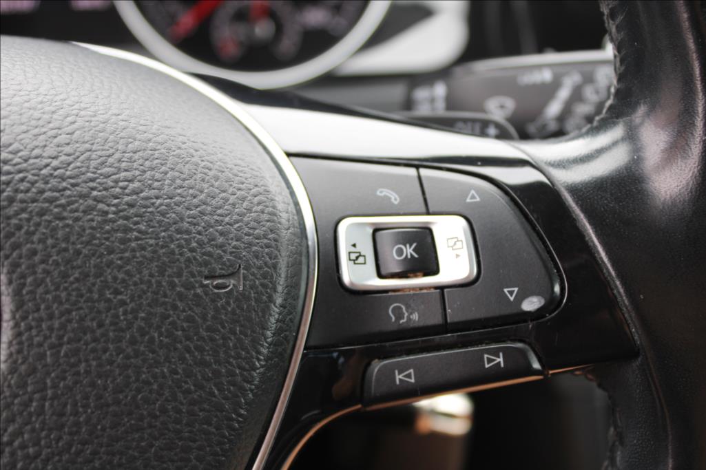 2014 – Volkswagen Golf – 2,0 TDi  XENONY, AUTOMAT