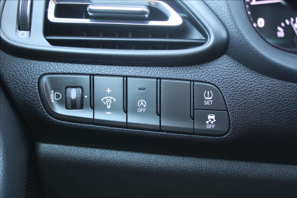 2021 – Hyundai i30 – 1,5 i  SMART, VÝHŘEVY, ČR