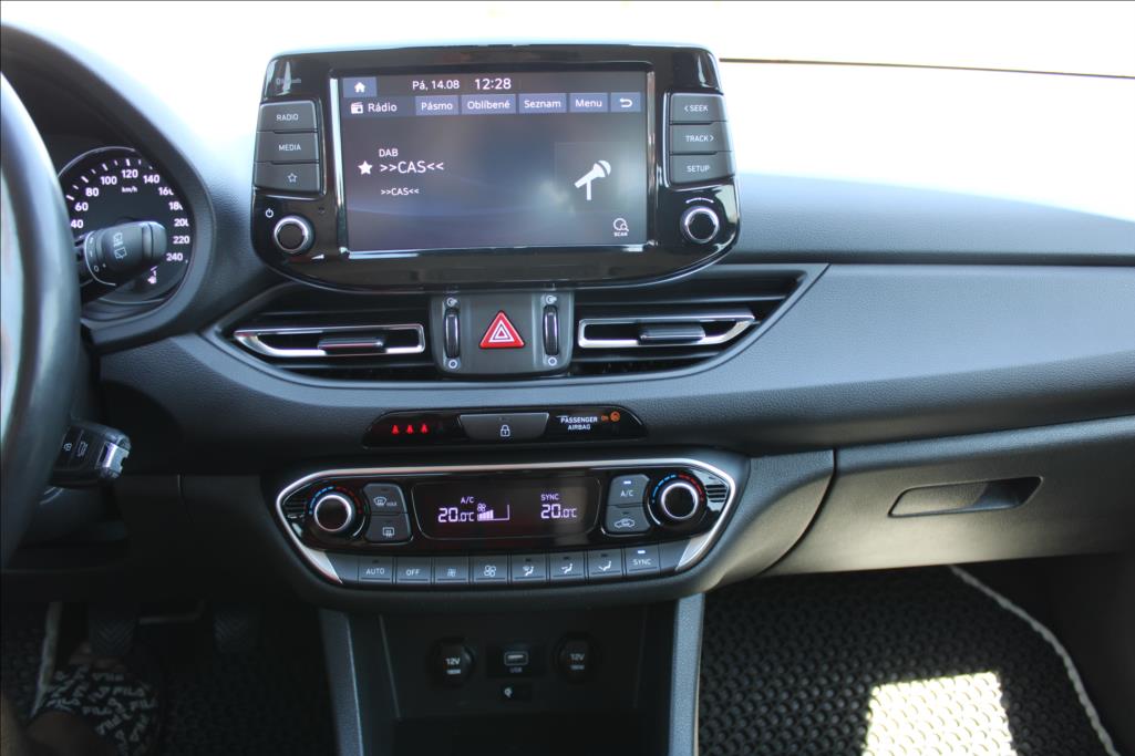 2021 – Hyundai i30 – 1,5 i  SMART, VÝHŘEVY, ČR