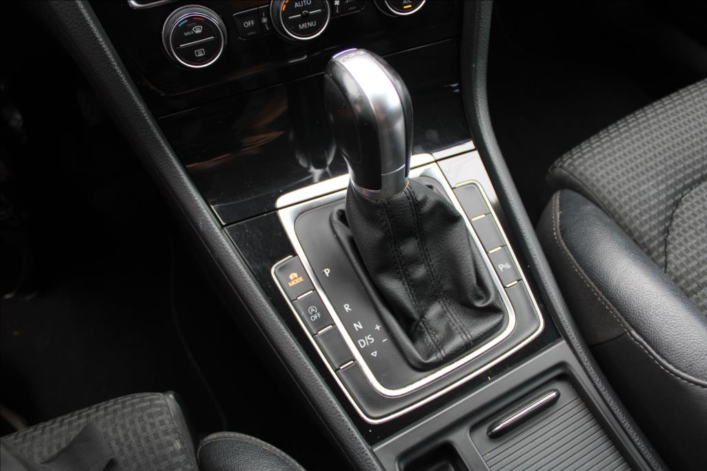 2014 – Volkswagen Golf – 2,0 TDi  XENONY, AUTOMAT